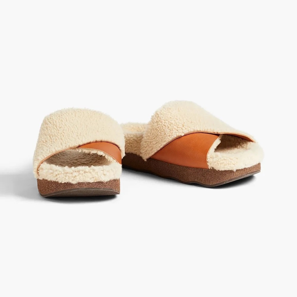 CHLOE Wavy shearling slides